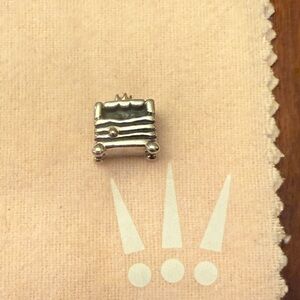 NWOT Pandora Princess and the Pea Charm